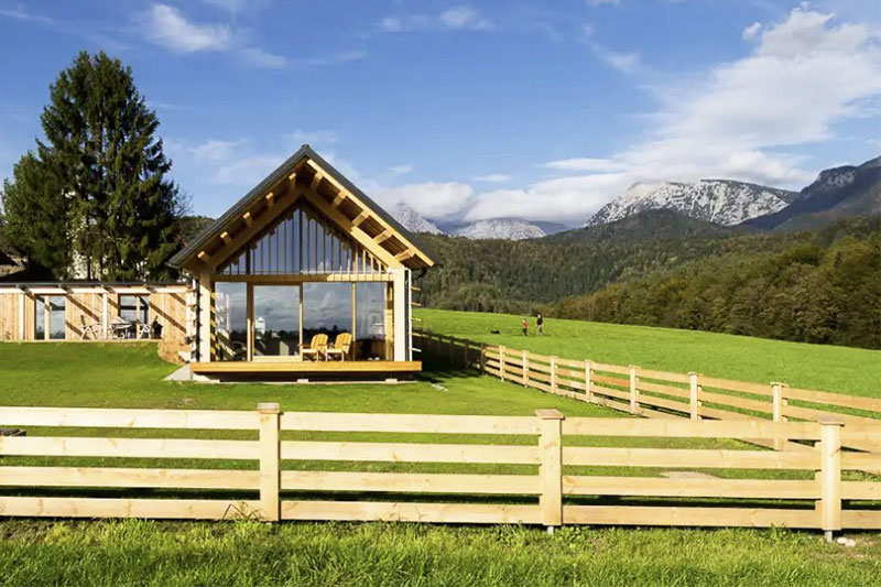 Lesen dom na podeželju