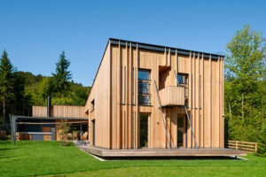 Projekt: Hiša za mirne žurerje