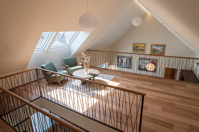 Hiša onkraj hrupa (2) Hiša onkraj hrupa (2)